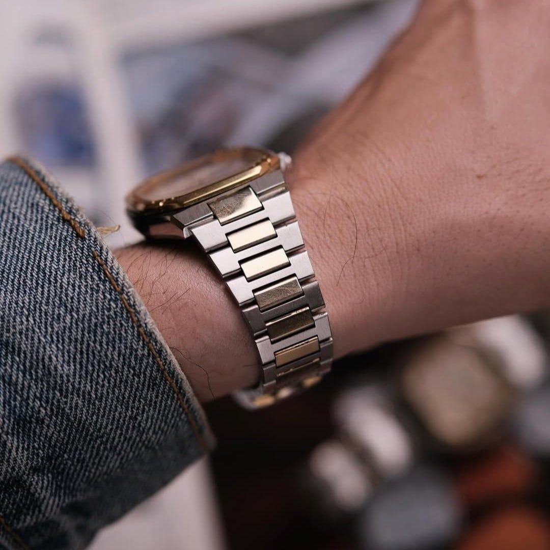  VINTAGE 1981 SEIKO SQ SPORTS 100 TWO-TONE INTEGRATED BRACELET – REF. 8229-5030 