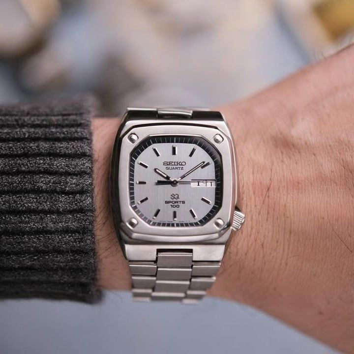  VINTAGE 1980’S SEIKO SQ SPORTS 100 SQUARE CASE GREY DIAL – REF. 7546-5050 