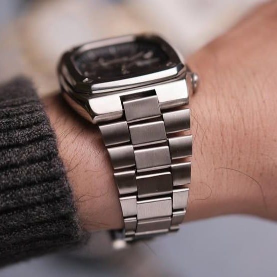  VINTAGE 1980’S SEIKO SQ SPORTS 100 SQUARE CASE GREY DIAL – REF. 7546-5050 