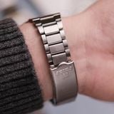  VINTAGE 1980’S SEIKO SQ SPORTS 100 SQUARE CASE GREY DIAL – REF. 7546-5050 