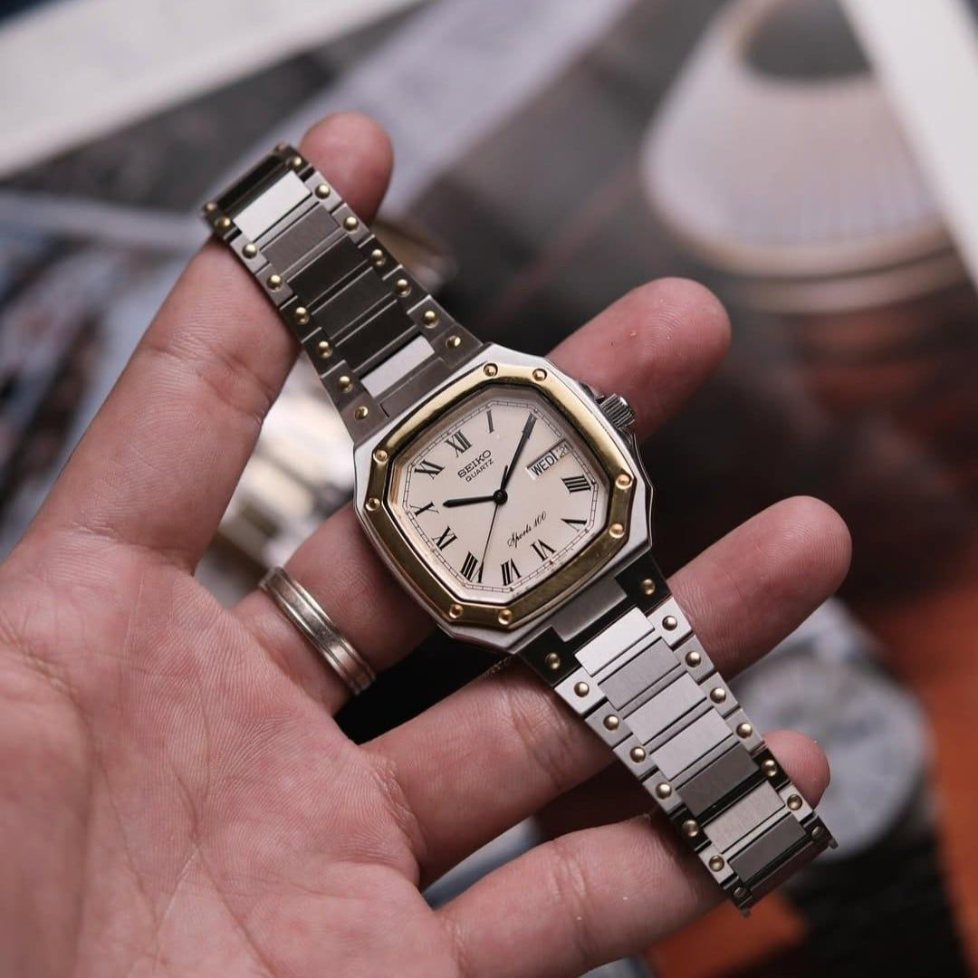  VINTAGE 1980'S SEIKO SQ SPORTS 100 TWO-TONE INTEGRATED BRACELET – REF. 6423-5030 