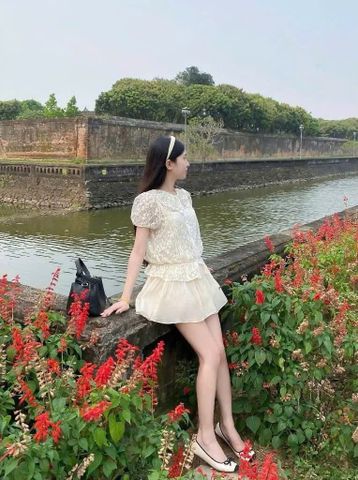 SET ÁO NUDE REN HOA CỔ SEN BO EO RÚT + CHÂN VÁY XOÈ