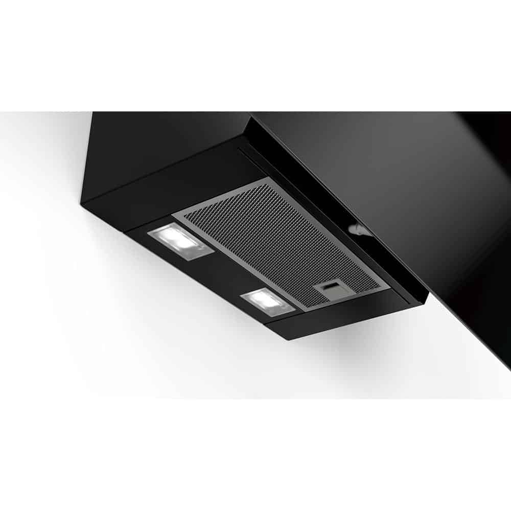 Máy hút mùi Bosch DWK87EM60 Dạng Vát, Màu Đen, Tráng Gương trong không gian sống