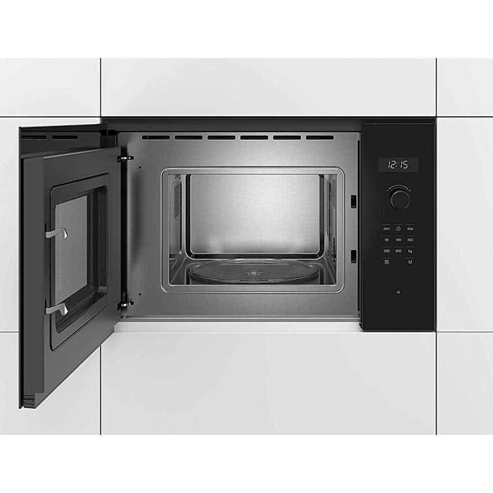 Lò vi sóng Bosch BFL524MB0 Âm Tủ Series 6 trong không gian sống