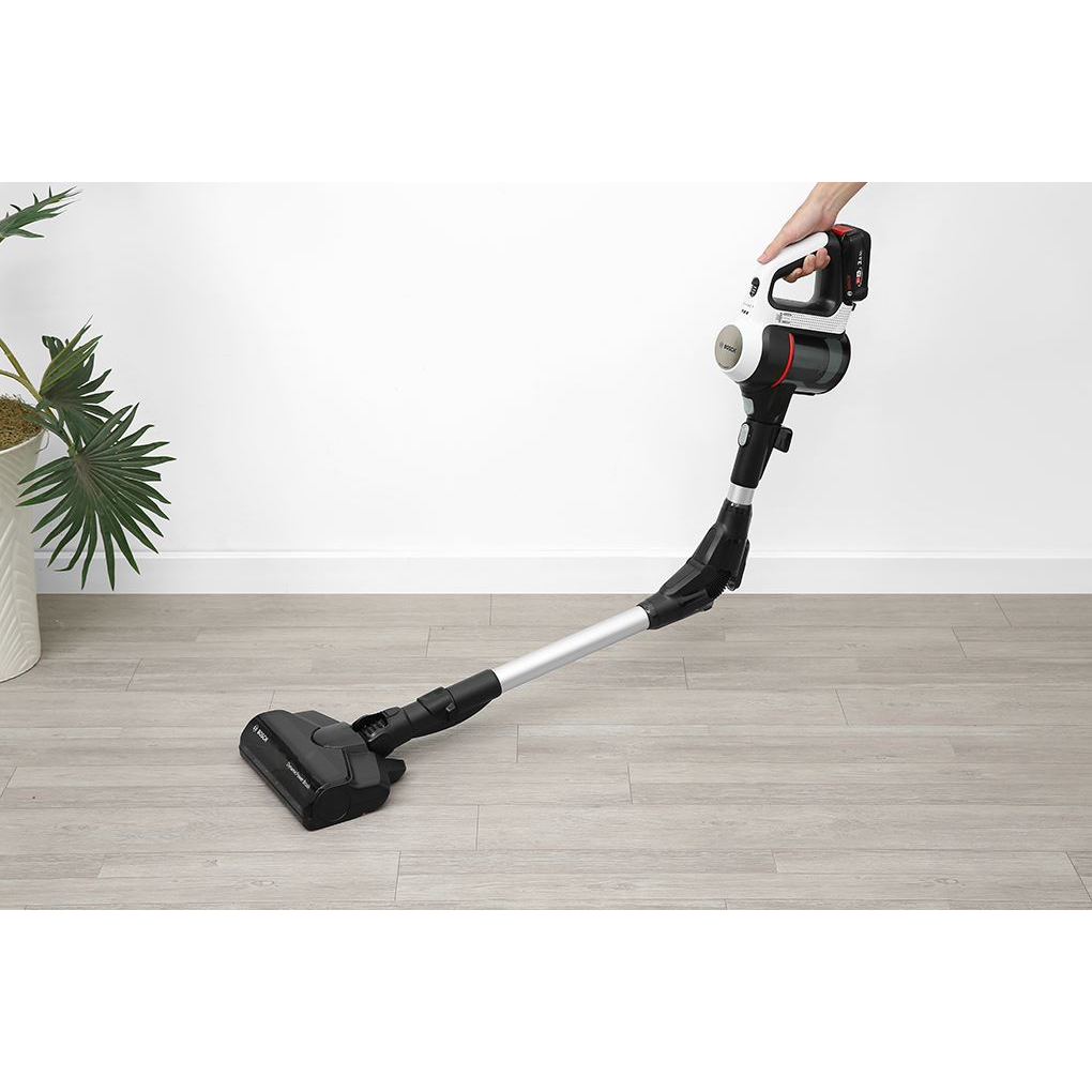 Máy hút bụi Bosch BBS711W không dây trong không gian sống