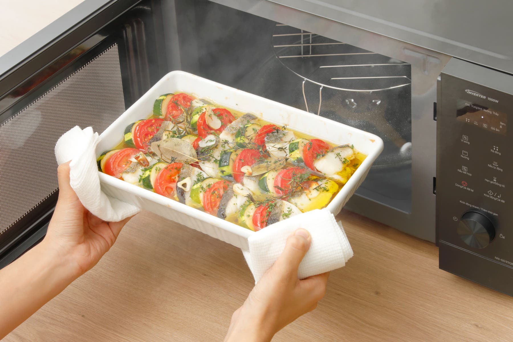Lò vi sóng có nướng 29L với 16 thực đơn tự động Panasonic NN-GD35QBYUE – ảnh 6