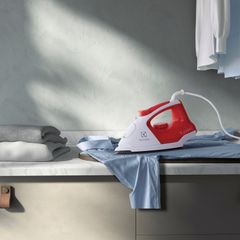 Bàn là hơi nước ErgoSteam - Cam hồng Electrolux ESI5116 ảnh 6