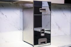 Thùng gạo mặt kính cường lực GrandX XR.G301M ảnh 3