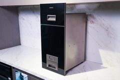 Thùng gạo mặt kính nút nhấn GrandX XR.G302B ảnh 4