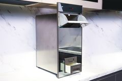 Thùng gạo mặt kính nút nhấn GrandX XR.G302M ảnh 4
