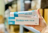  Munderm Jel Isotretinoin 0.05% & Eritromicin 2% gel giảm mụn đầu đen mụn sưng viêm vừa nặng 30g Thổ Nhĩ Kỳ 