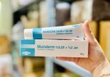  Munderm Jel Isotretinoin 0.05% & Eritromicin 2% gel giảm mụn đầu đen mụn sưng viêm vừa nặng 30g Thổ Nhĩ Kỳ 
