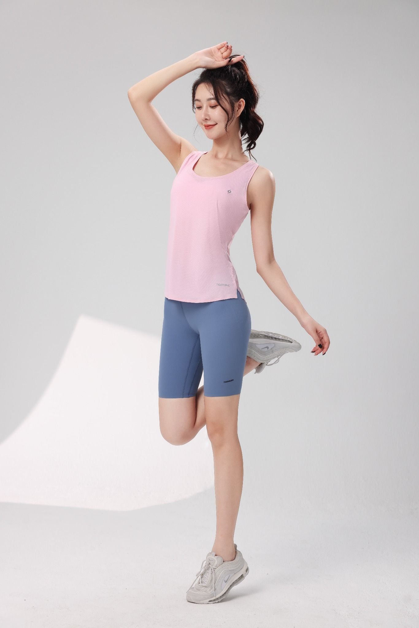  Áo Chạy Bộ Singlet Nữ Runtiger WM-7122 - Pink 