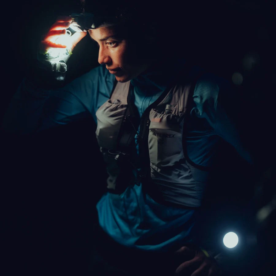 Đồng hồ gps suunto với màn hình amoled cảm ứng sáng và sắc nét