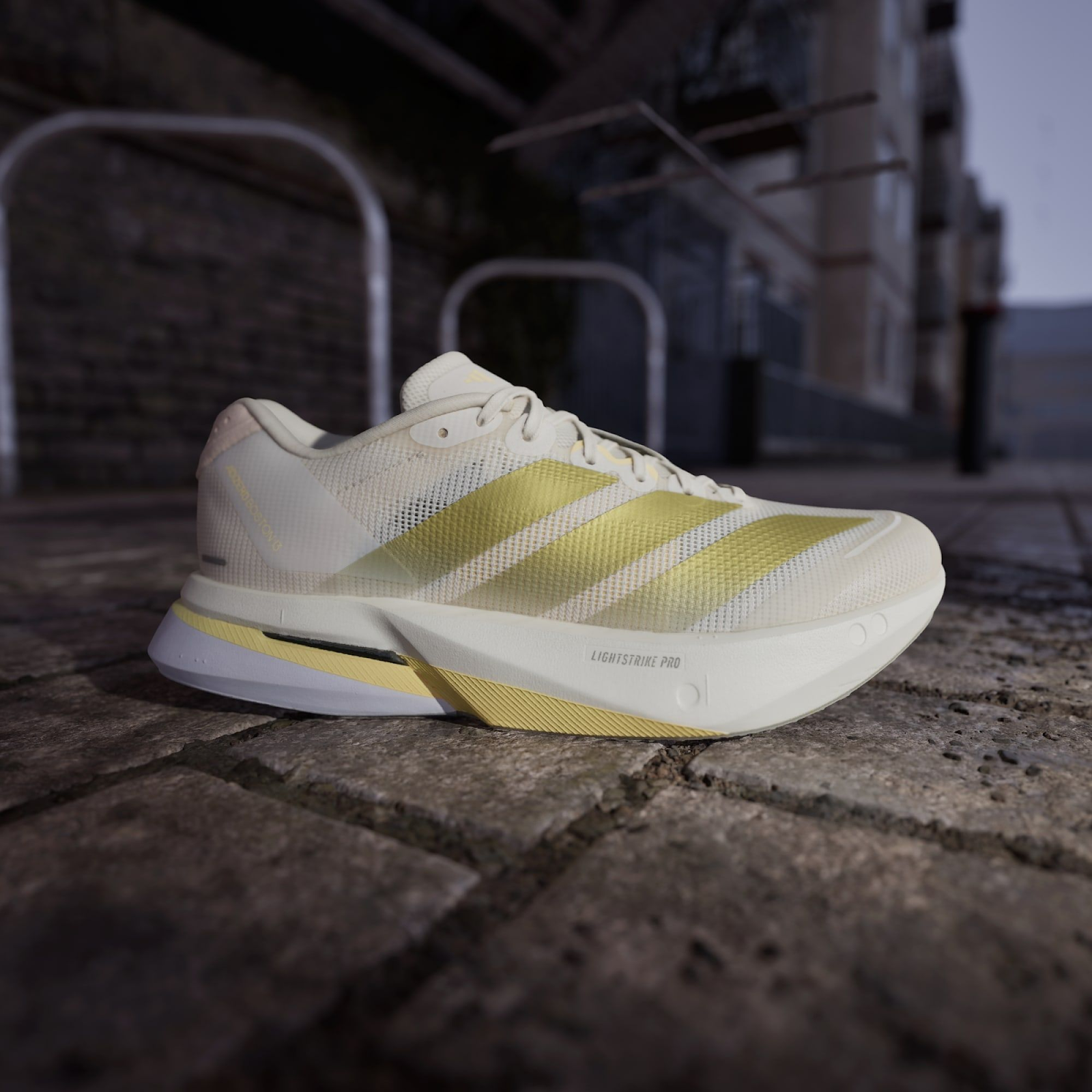 Mang lại cảm giác chạy nhẹ, đàn hồi và ổn định trên mọi bước chân