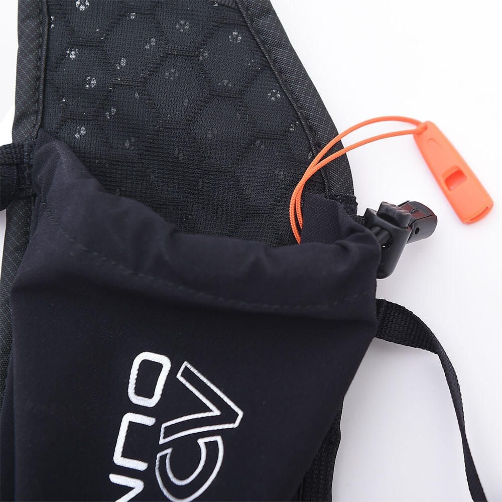 Vest nước Aonijie C9110 mặt trước khi đeo