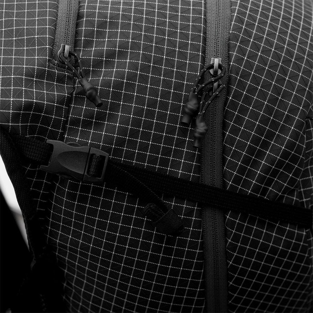 Vest nước Aonijie C9110 mặt sau khi đeo chạy bộ