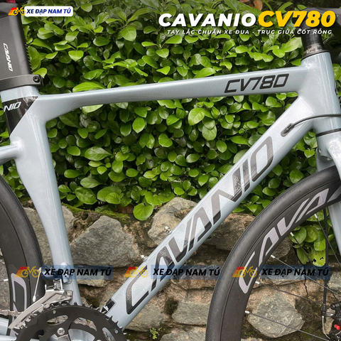  XE ĐẠP ĐUA CAVANIO CV780 TRỤC GIỮA CỐT RỖNG, CỐI NỔ LỚN, KHUNG NHÔM KHÔNG MỐI HÀN 
