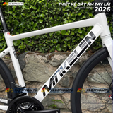  XE ĐẠP TOURING MAKELEN C200 PRO [2026] DÂY ÂM TAY LÁI, KHUNG NHÔM, BỘ CHUYỂN ĐỘNG SHIMANO 21 CẤP 