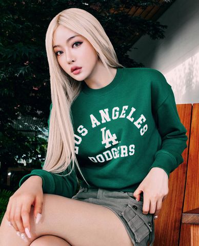  MLB - Women's Long Sleeve Croptop Varsity Sweatshirt 