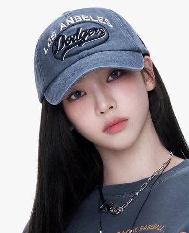  MLB - Unisex Varsity Vintage Culsive Stitch Unstructured Baseball Cap 