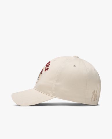  MLB - Unisex Baseball Cap With Embroidered Playful Bear Design 