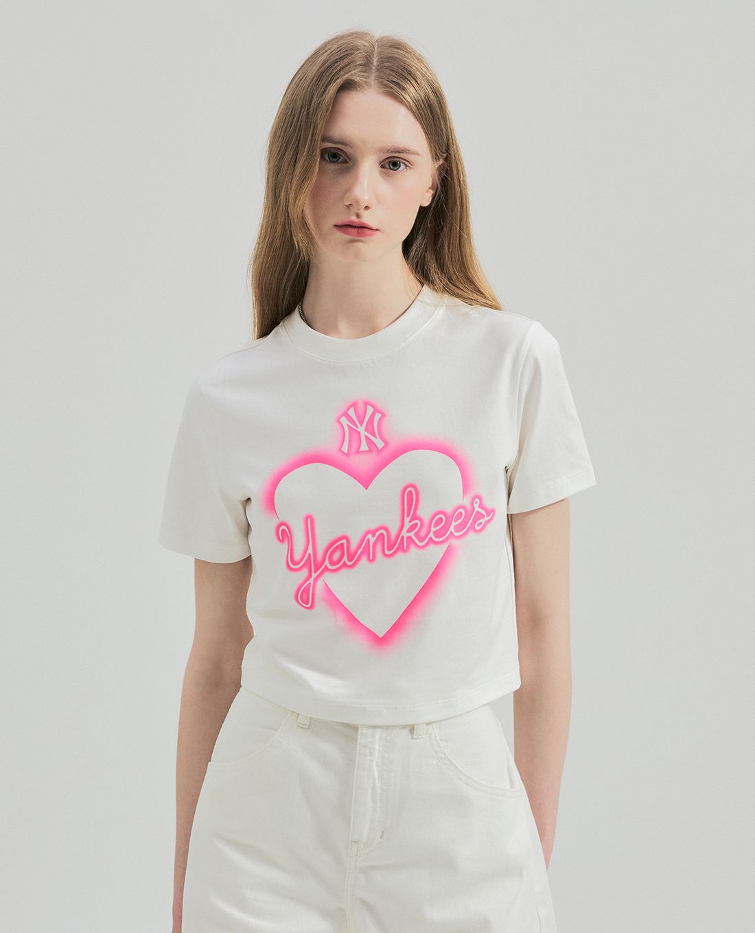 MLB - Women's Heart Medium Logo Short-Sleeve Crewneck Croptop