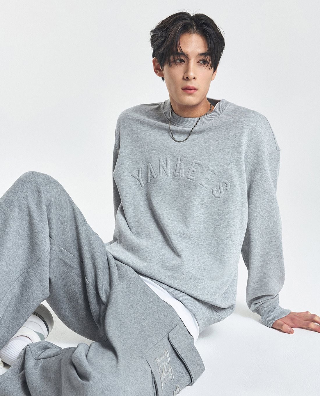 MLB - Unisex Basic Embo Letter Graphic Long-Sleeve Crewneck Sweatshirt