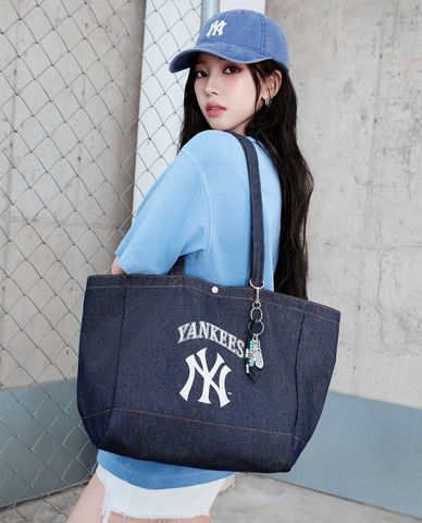  MLB - Unisex Vintage Lettering Denim Tote Bag 