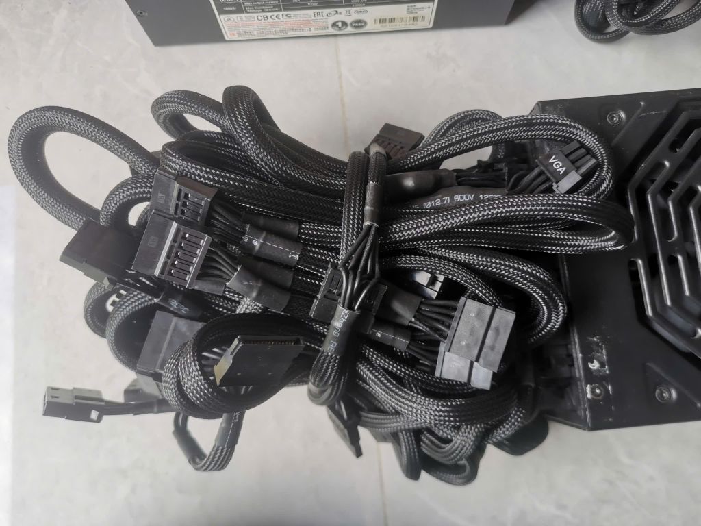 Bộ nguồn vi tính Leadex Platinum 1600W Black 80 Plus Platinum SF-1600F14HP Super Flower (Có 1 dây PCIe 5.0)