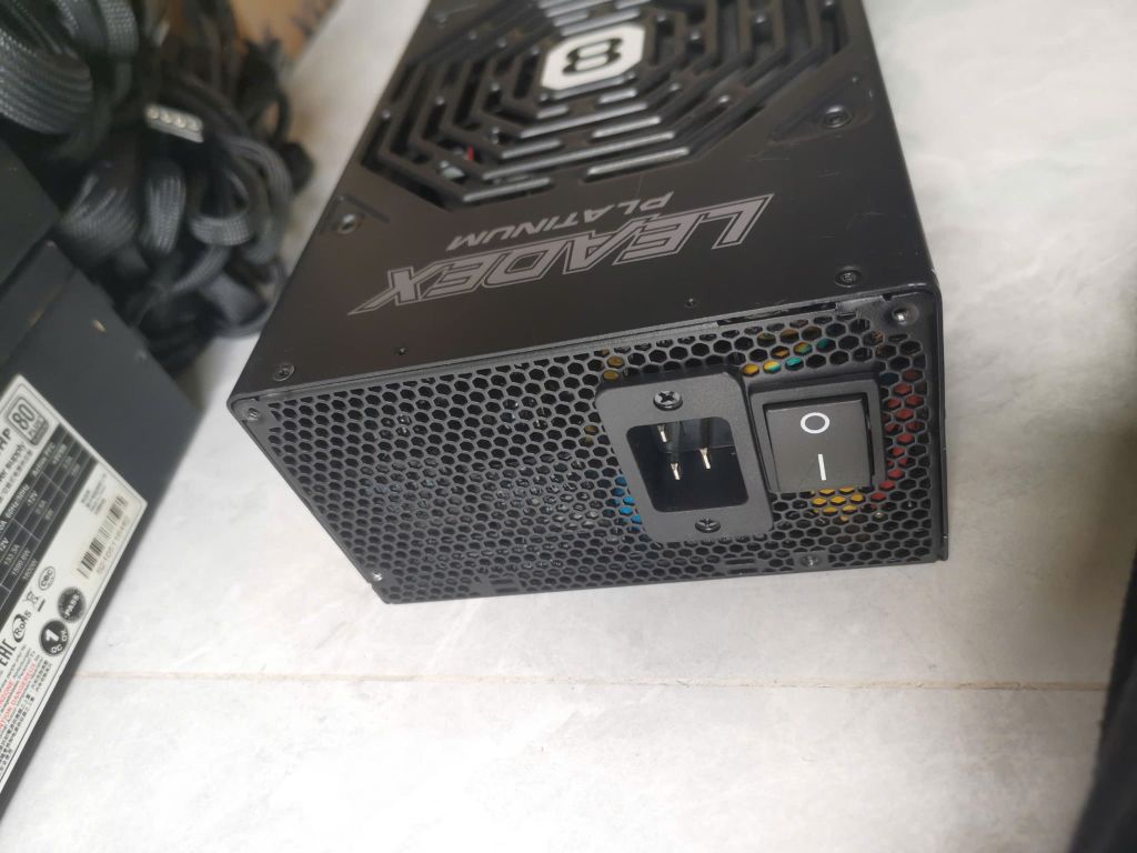 Bộ nguồn vi tính Leadex Platinum 2000W Black 80 Plus Platinum SF-2000F14HP Super Flower (Có dây PCIe 5.0)