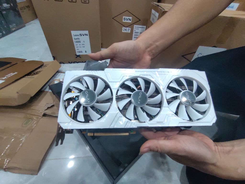 Card màn hình T46E White GF RTX2070 Super EX Gamer (1-Click OC) 8GB GDDR6 27ISL6MD43NW Galax