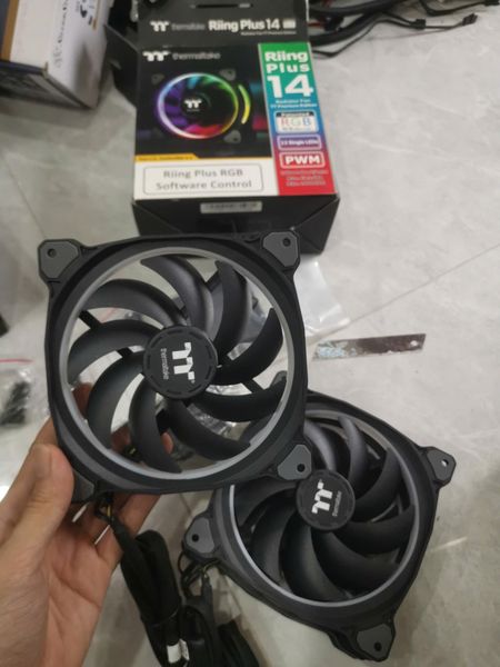 Quạt cho vỏ máy vi tính Pure Plus 12 LED RGB Radiator Fan TT Premium Edition (3-Fan Pack) Thermaltake