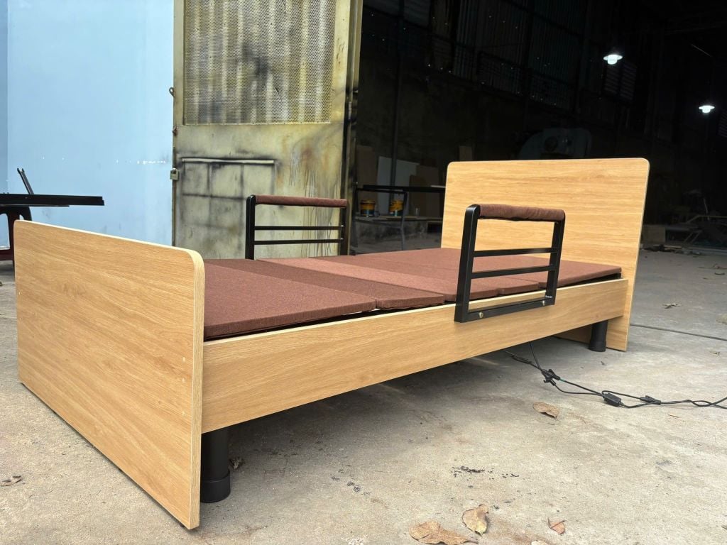 Giường Y Tế Chỉnh Điện Nâng Hạ Tự Động Cho Người Già SmartFurni GYT215A