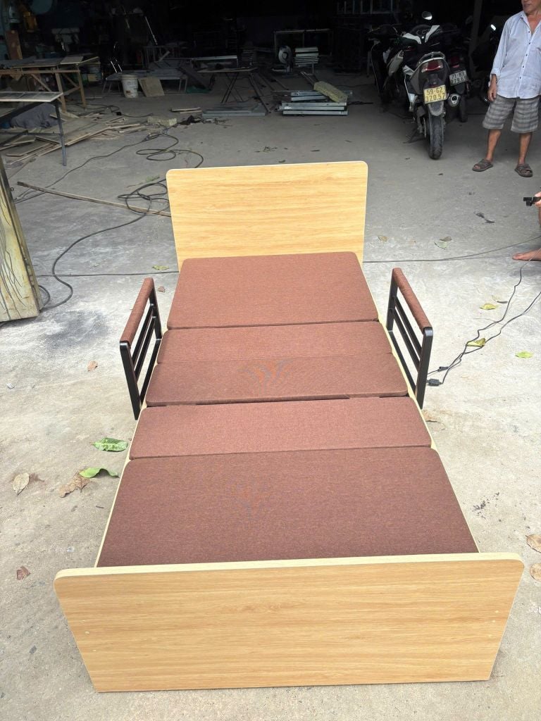 Giường Y Tế Chỉnh Điện Nâng Hạ Tự Động Cho Người Già SmartFurni GYT215A