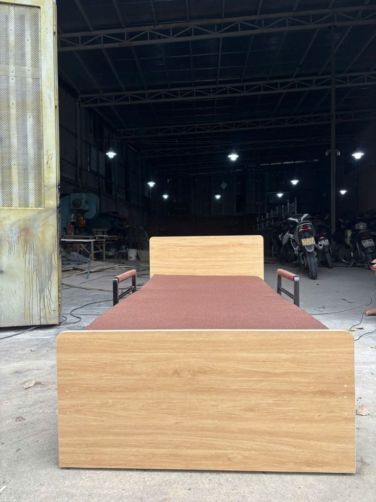 Giường Y Tế Chỉnh Điện Nâng Hạ Tự Động Cho Người Già SmartFurni GYT215A