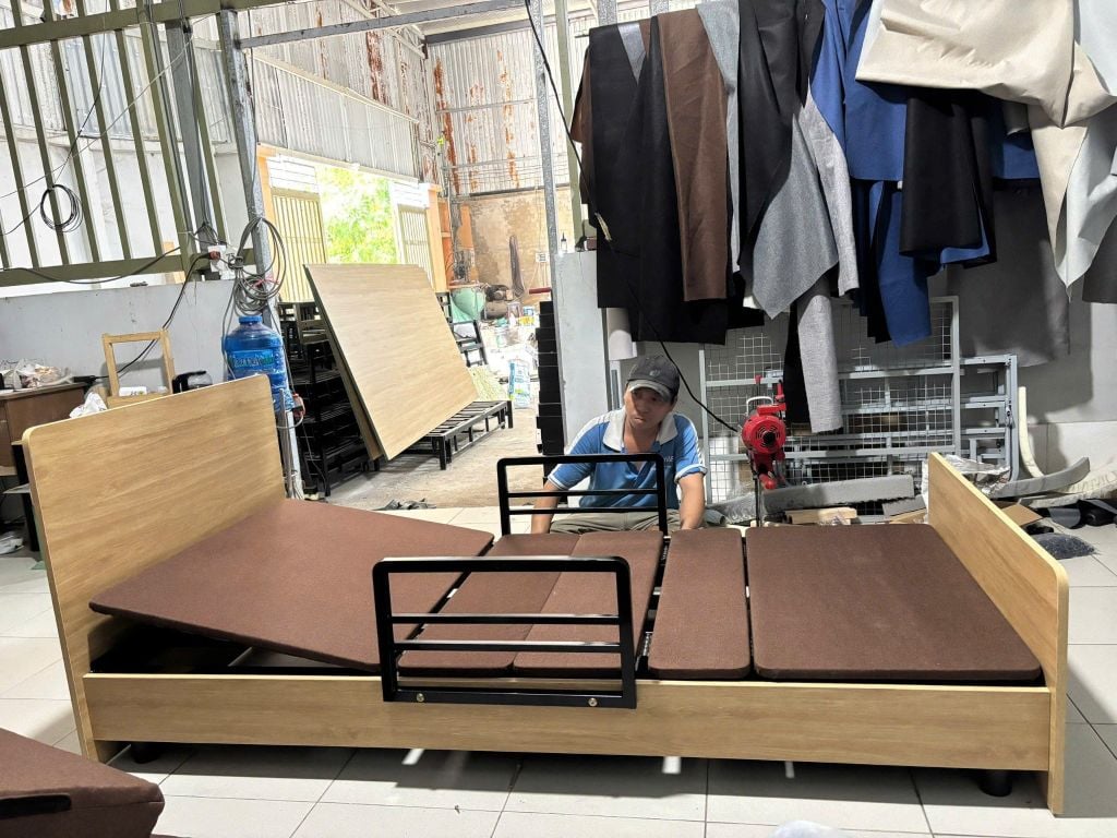 Giường Y Tế Chỉnh Điện Nâng Hạ Tự Động Cho Người Già SmartFurni GYT215A