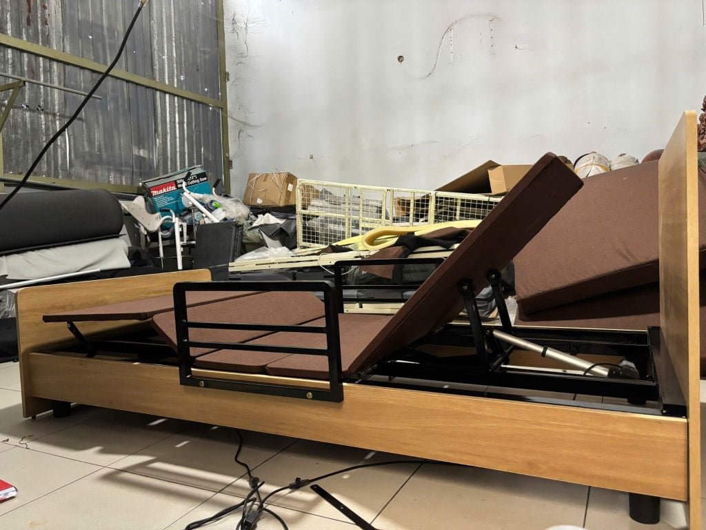 Giường Y Tế Chỉnh Điện Nâng Hạ Tự Động Cho Người Già SmartFurni GYT215A