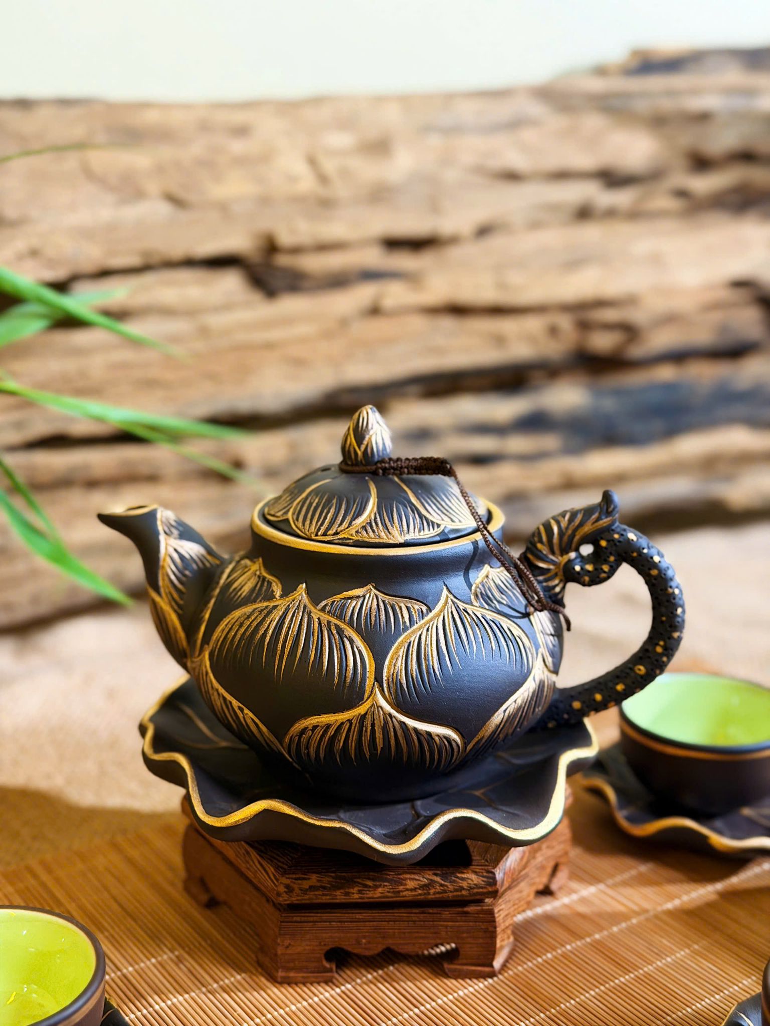  Bộ Ấm Chén Trà Hoa Sen Nhũ Vàng 