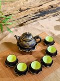  Bộ Ấm Chén Trà Hoa Sen Nhũ Vàng 