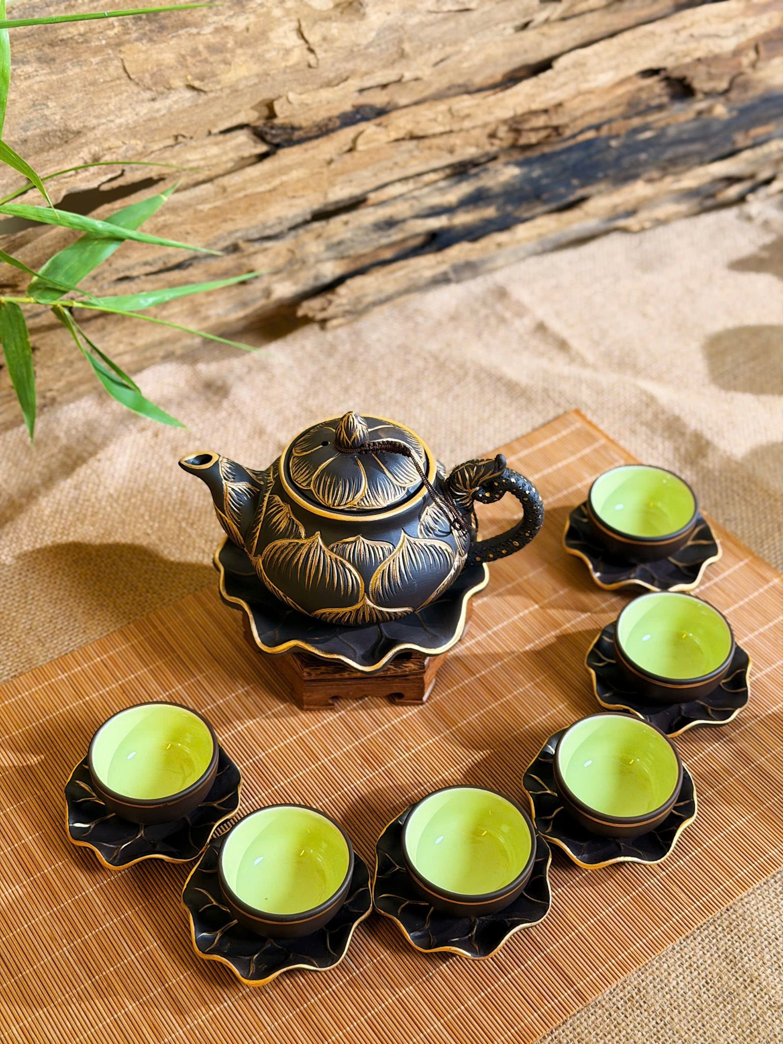  Bộ Ấm Chén Trà Hoa Sen Nhũ Vàng 