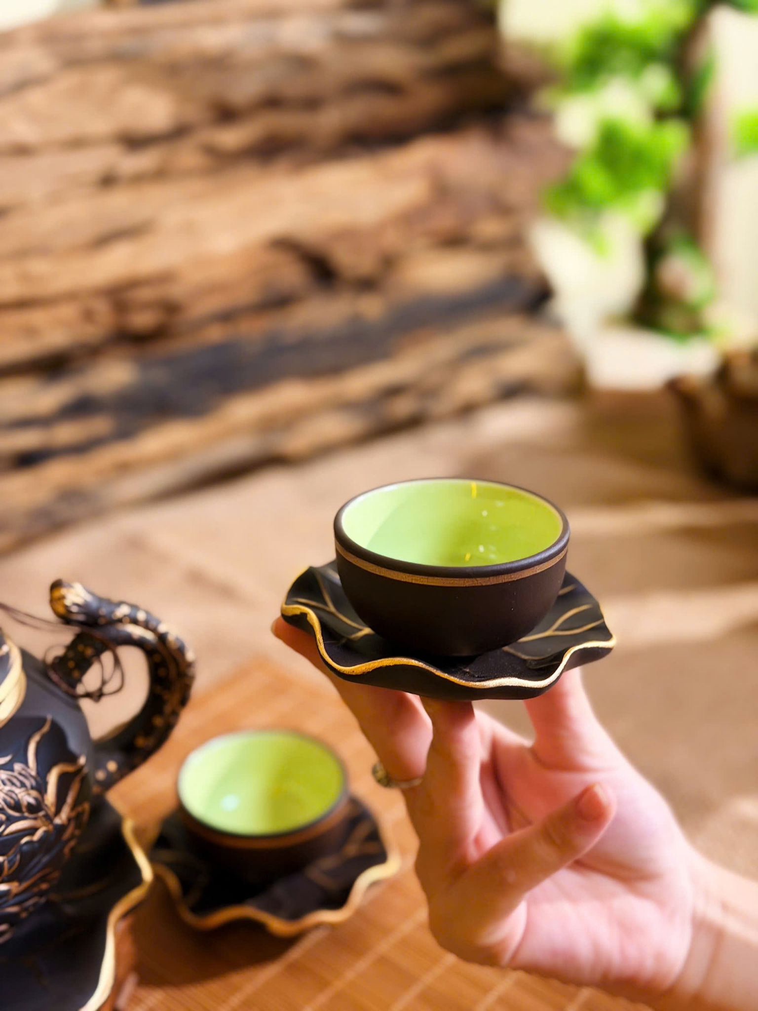  Bộ Ấm Chén Trà Hoa Sen Nhũ Vàng 