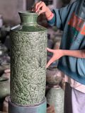  Lọ Hoa Khắc Nổi Hoa Dây Màu Xanh Lục 