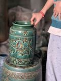  Thạp Hoa dây khắc nổi H29 