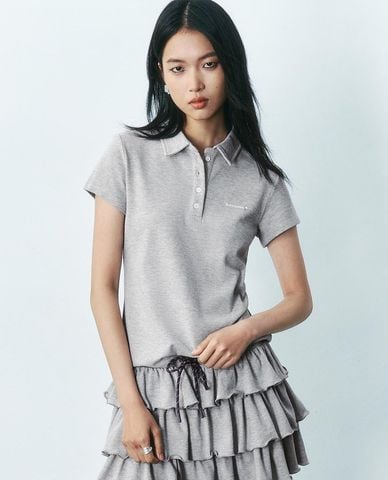  URBAN REVIVO - Áo polo nữ cổ bẻ tay ngắn thêu chữ 