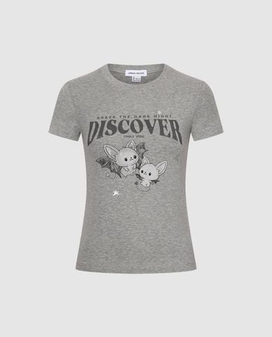  URBAN REVIVO - Áo thun nữ cổ tròn tay ngắn in họa tiết 