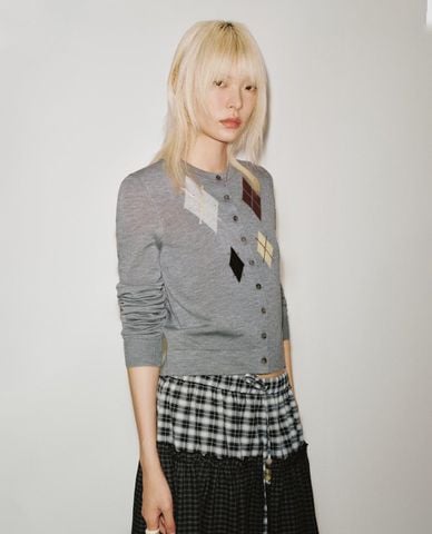  URBAN REVIVO - Áo khoác cardigan nữ tay dài dệt họa tiết 