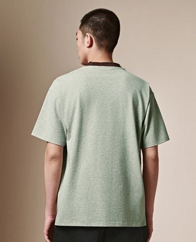  URBAN REVIVO - Áo thun nam cổ tròn phối viền 