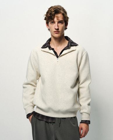  URBAN REVIVO - Áo sweatshirt nam cổ bẻ tay dài phối khóa 