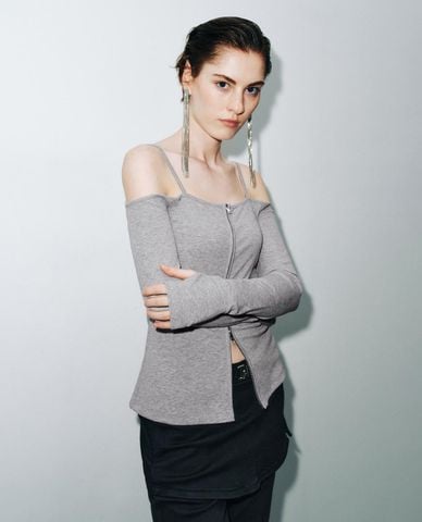  URBAN REVIVO - Áo trễ vai nữ tay dài phối khoá zip 